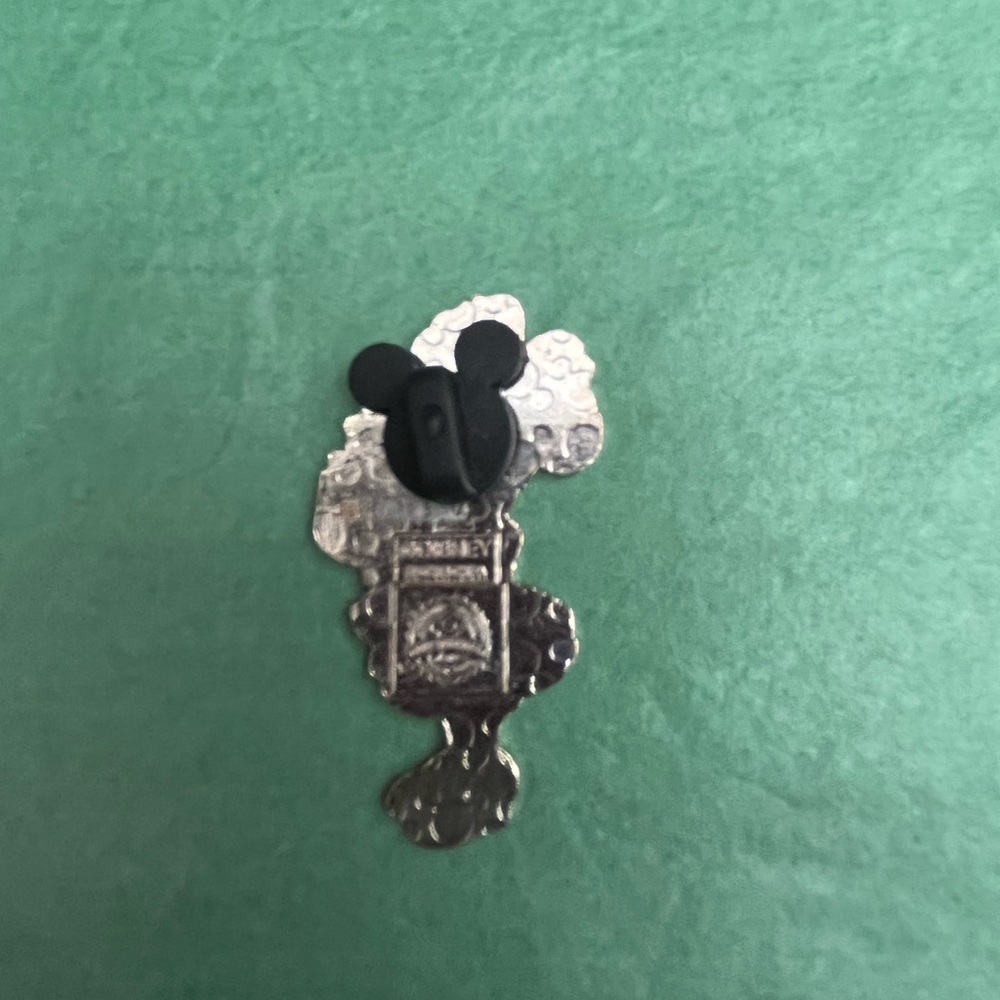 Minnie Mouse pin - Picture 2 of 2